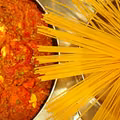 Spaghetti bolognese z groszkiem