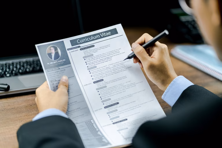 Jak napisać dobre CV i znaleźć pracę marzeń?