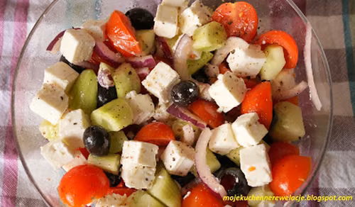 Sałatka grecka - horiatiki - 286 kcal
