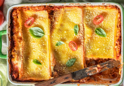 Klasyczna lasagne z mięsem i beszamelem! Ten trik sprawi, że będzie idealnie soczysta!