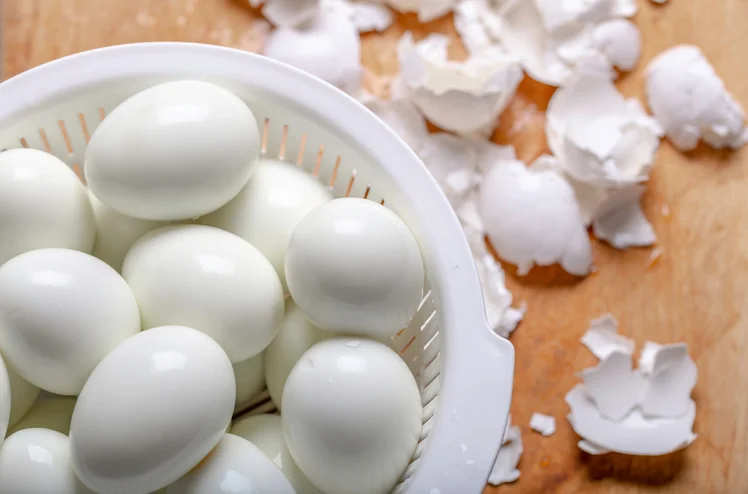 Zdjęcie Ile można przechowywać ugotowane jajo na twardo? Wykonaj test z wodą i wyeliminuj ryzyko zatrucia! #1