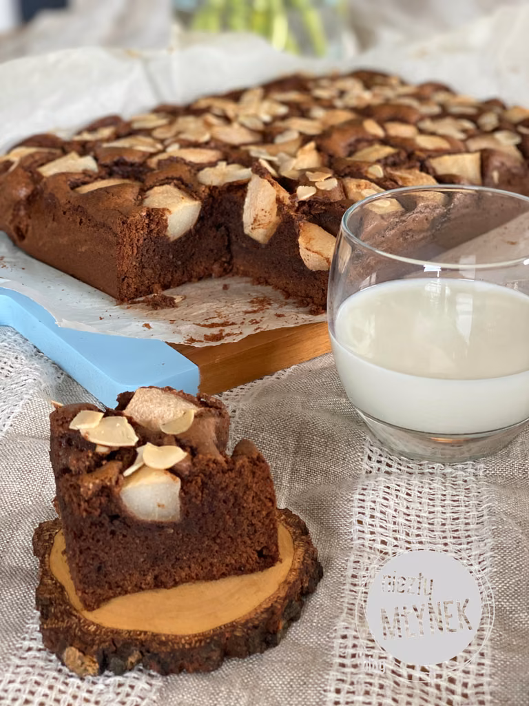 MIGDAŁOWE BROWNIE Z GRUSZKAMI