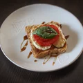 Kanapka – Grzanka z Caprese