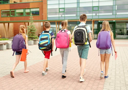 Harmonogram roku szkolnego 2025/2026 ucieszy uczniów i rodziców! Będą aż 4 opcje na przedłużenie weekendów