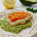 Filet z dorsza na puree z awokado.