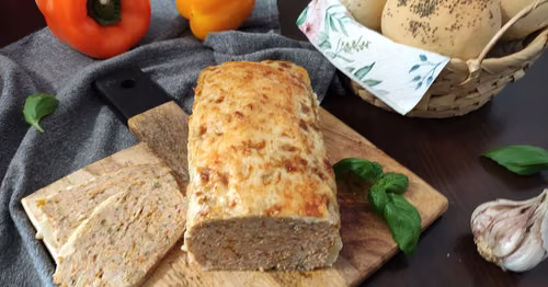 Pieczeń drobiowa z udek.