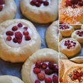 Bułeczki z twarożkiem i poziomkami