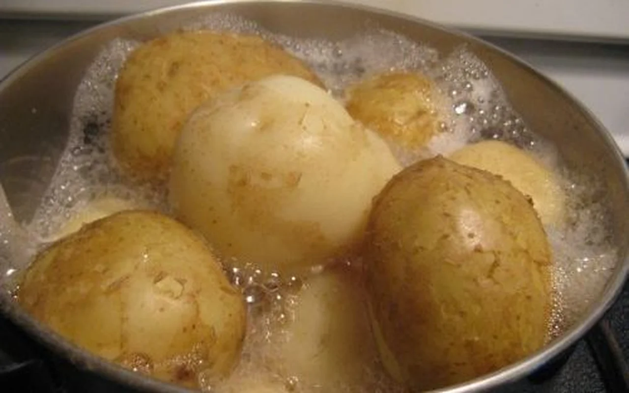 Praktyczny sposób, aby ziemniaki się nie rozgotowały.