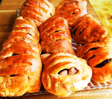 Grzebienie drożdżowe z budyniem i gruszkami