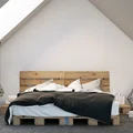 Modne łóżko z palet do sypialni