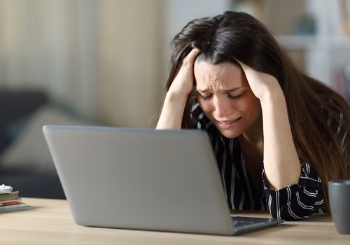 „Po rozwodzie mąż mnie oczernia w internecie i przed dziećmi – jak się bronić?” – pisze Anna [LIST]