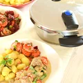 Gulasz z szynki z szybkowaru z sałatką z warzyw korzeniowych gotowanych na parze