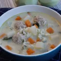 Zupa z kalarepy z ryżem i pulpetami