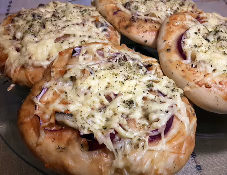 PIZZERINKI ZE ŚLEDZIEM i ŻURAWINĄ
