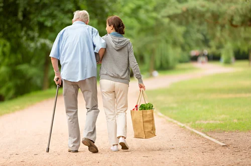 Rząd przeznaczył dodatkowe pieniądze dla gmin na pomoc seniorom! Nowy program już działa