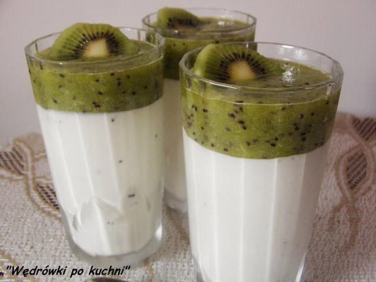 Deser jogurtowy z kiwi