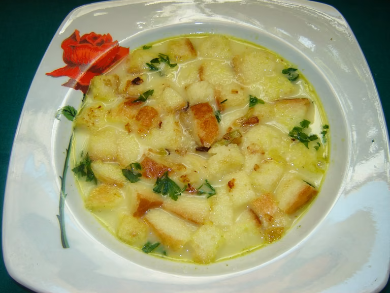 Zupa chlebowa z cebulą