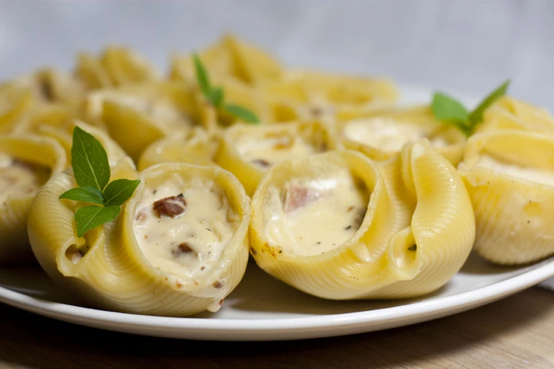 Muszle makaronowe nadziewane z szynką