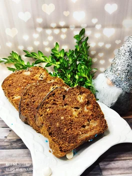 CIASTO KORZENNE Z JABŁKAMI I WIÓRKAMI