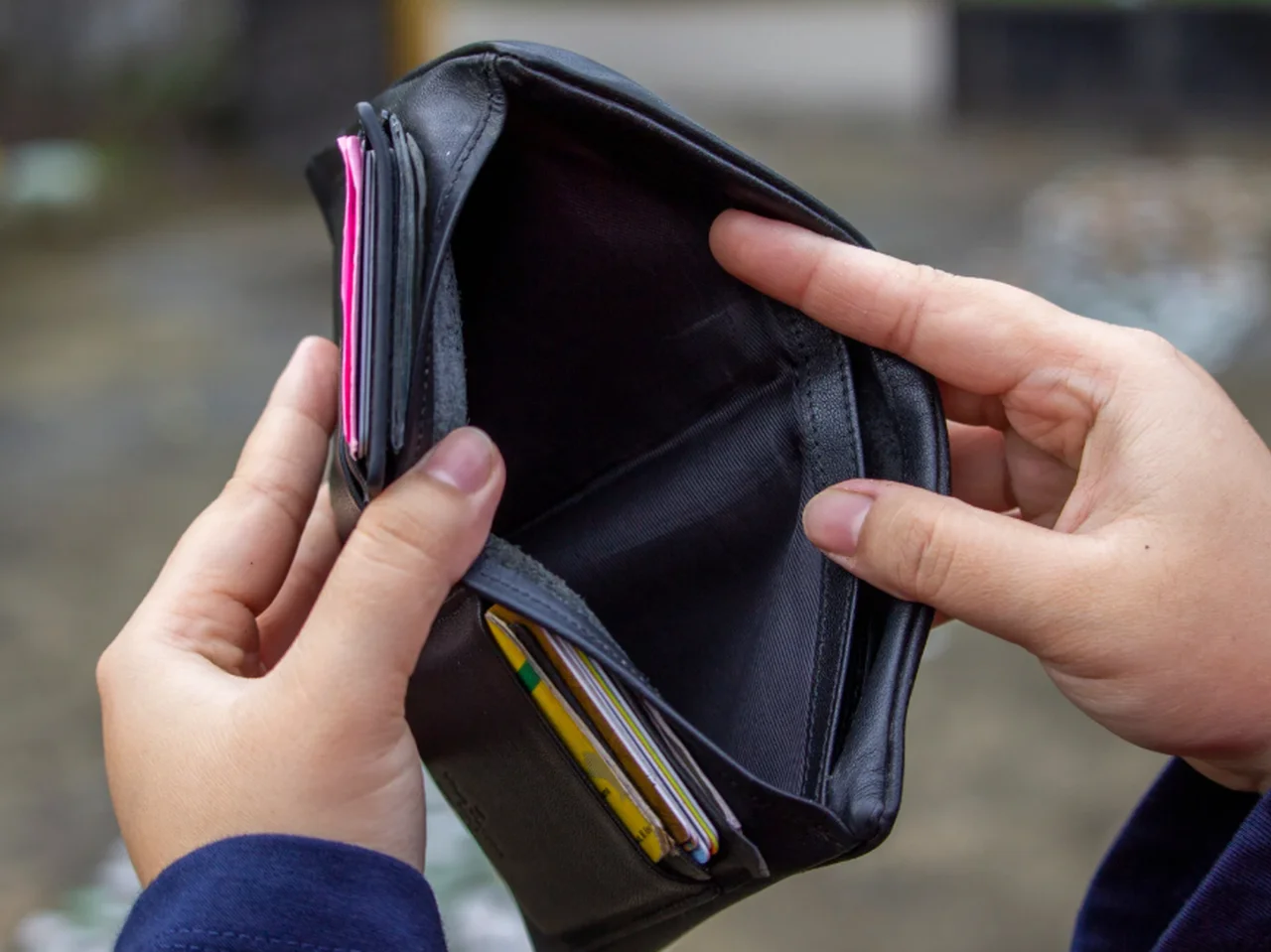 Tysiące polskich dzieci bez ważnego świadczenia. Oto kluczowy powód, przez który wiele rodzin traci wsparcie