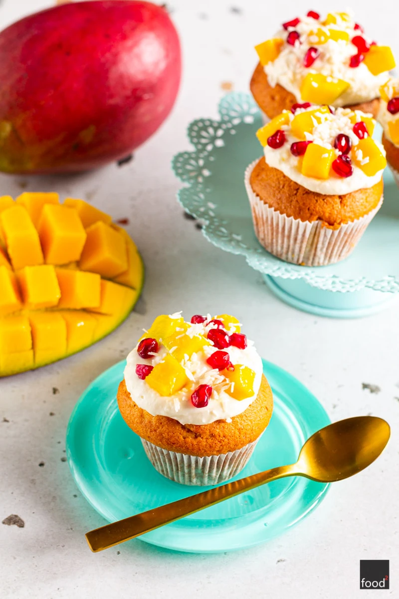 Babeczki z mango i kremem kokosowym