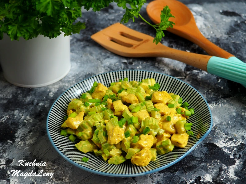 SAŁATKA Z KURCZAKIEM CURRY