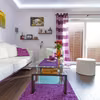 Nowoczesny salon we fiolecie