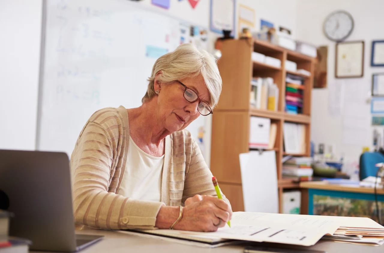 Więcej pieniędzy zamiast dodatków? Coraz częściej seniorzy wolą to zamiast 13. i 14. emerytury!