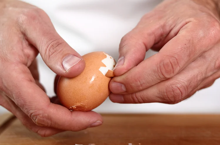 Zdjęcie Potrząśnij garnkiem po ugotowaniu jajek! Te jedna czynność zmienia wszystko! #1