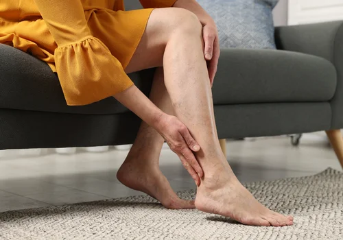 Masz drżenie mięśni, skurcze i migreny? Ten jeden niedobór może wyjaśniać wszystko!