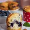 Proste muffinki z jagodami i białą czekoladą