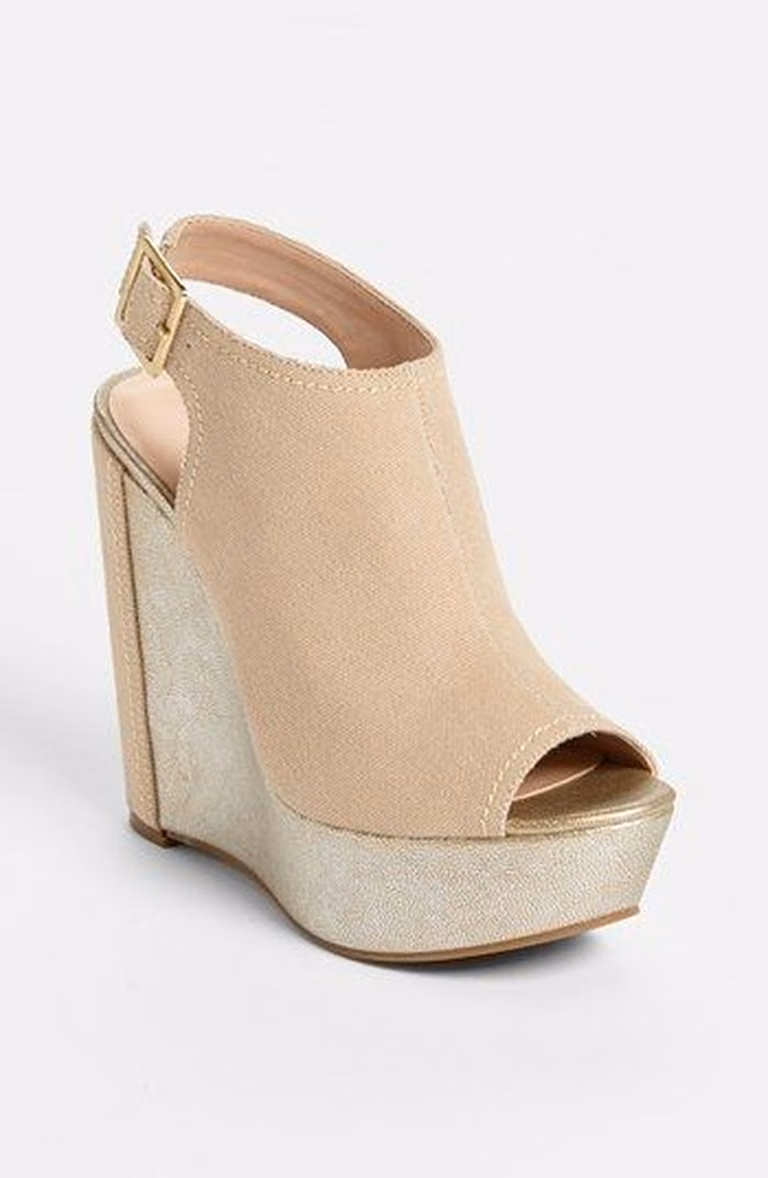Buty na koturnie