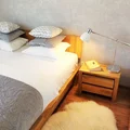 Mała sypialnia w stylu skandynawskim