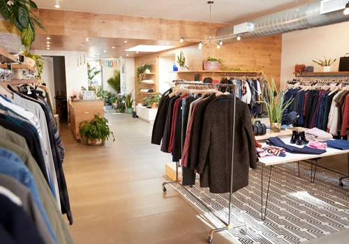 Upadek znanej marki odzieżowej! Pracę straci nawet 1300 osób!