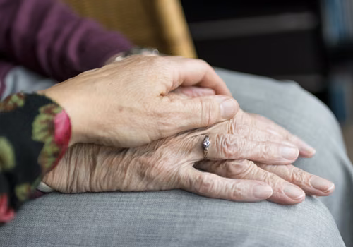 Pieniądze po udarze nie tylko dla seniorów. Można dostać świadczenie bez kryterium dochodowego