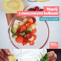 Napój z owocowymi kulkami