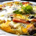 Serowy omlet z pieczarkami