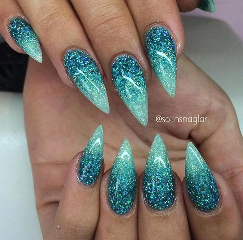 Brokatowy manicure
