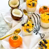 Pudding kokosowy z tapioki z kaki i borówkami