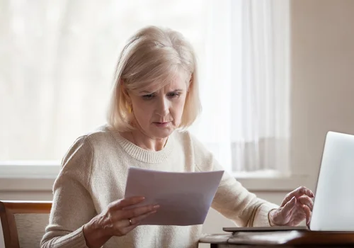 „Mama kazała mi zrzec się spadku na rzecz brata. Nie wiedziałam, że tracą też moje dzieci” — pisze Katarzyna [LIST]