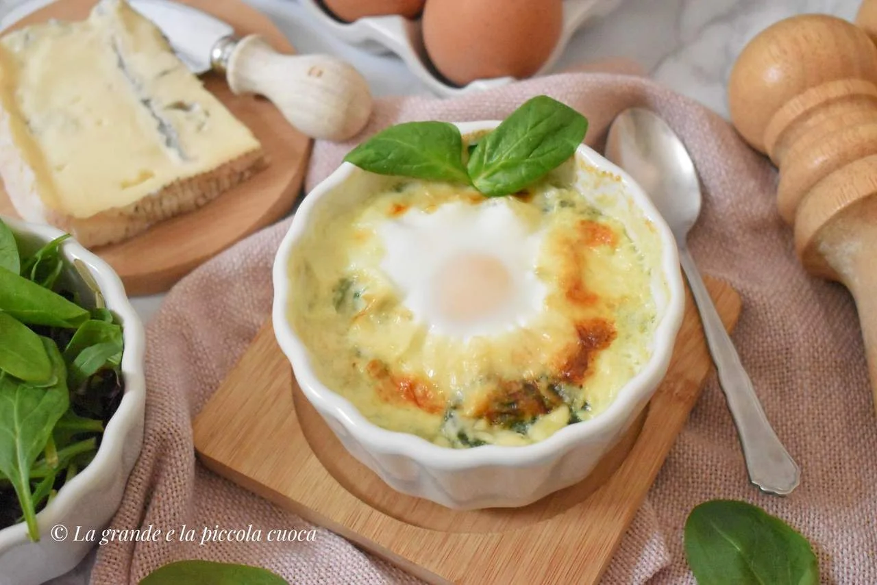 Zapiekane jajka ze szpinakiem i gorgonzolą