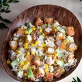 Sałatka ryżowa z surimi