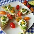Tosty z guacamole i jajkiem