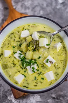 Zupa szparagowa z ziemniakami i serem feta