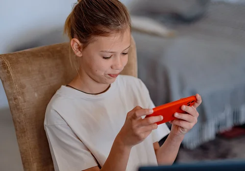 Social media tylko od 15. roku życia? Rewolucja w polskim prawie!