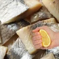 Nie moczę już śledzi w samej wodzie! Dodaj TEN składnik a będą smakowały idealnie