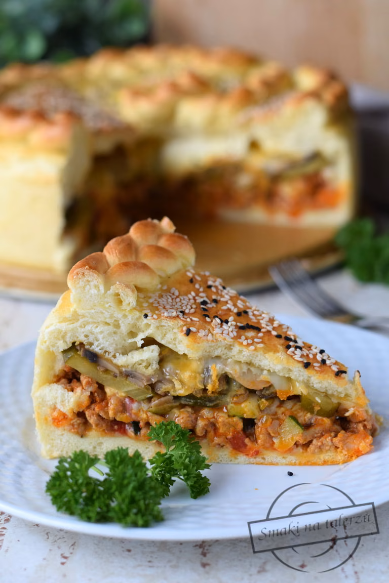 Ciasto z mięsnym nadzieniem