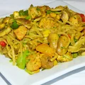 Noodles z kurczakiem, pieczarkami i warzywami