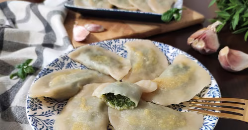 Pierogi ze szpinakiem i twarogiem.