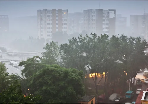Nadciągają gwałtowne zjawiska pogodowe! Ogłoszono alerty dla niemal całej Polski!